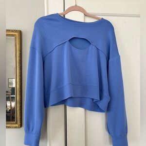 Periwinkle cropped workout top with cutout size Large NEW WITHOUT TAGS